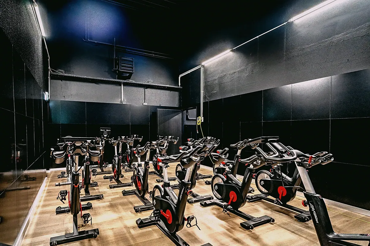 Spinning-Raum mit Indoor-Cycling-Bikes im FITPARK Löhne